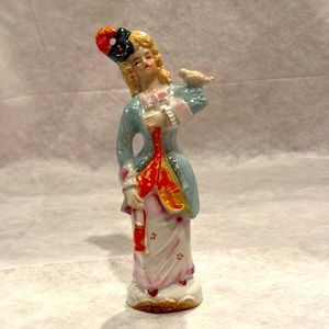 Colonial style lady accent piece